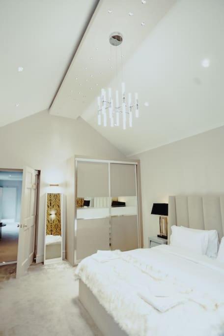 דירות לידס 3-Story Townhouse - Sleeps 8 מראה חיצוני תמונה